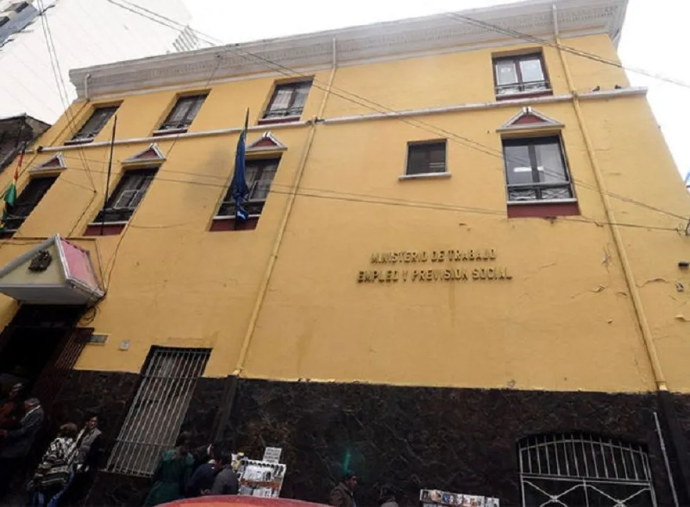 Fachada del Ministerio de Trabajo. Foto La Voz de Tarija