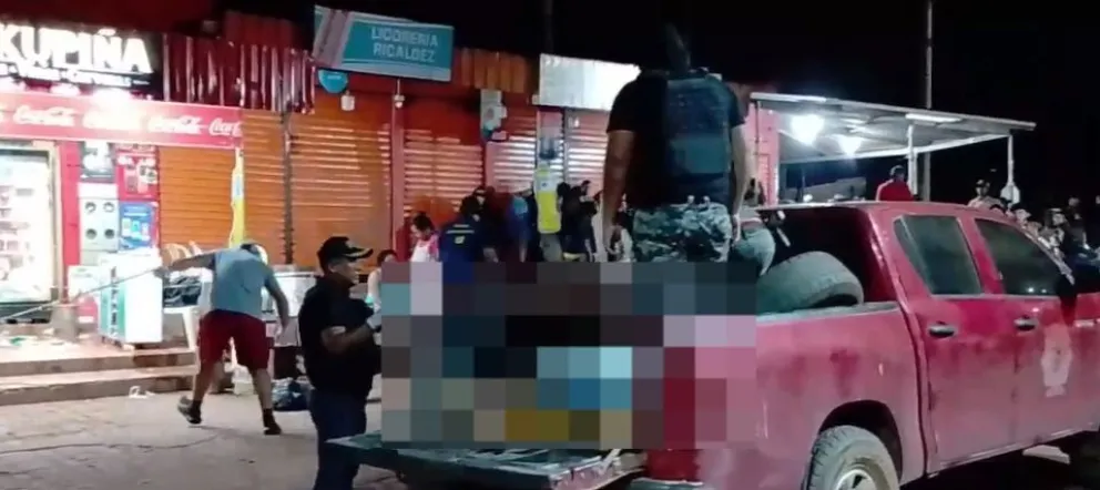 El hecho se reportó afueras de una farmacía, frente a un surtidor. Foto: Captura/Facebook El Informante Velasquino