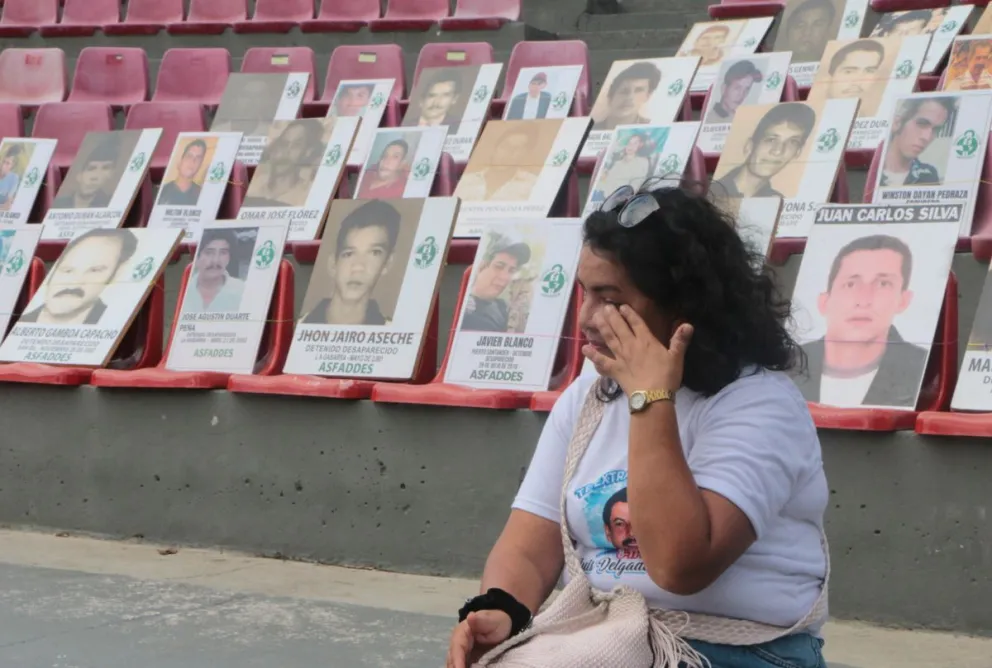 Nidia Milena Delgado Contreras, quien busca a su padre, Luis Delgado Amaya, desaparecido el 8 de noviembre de 1991. Foto: EFE 