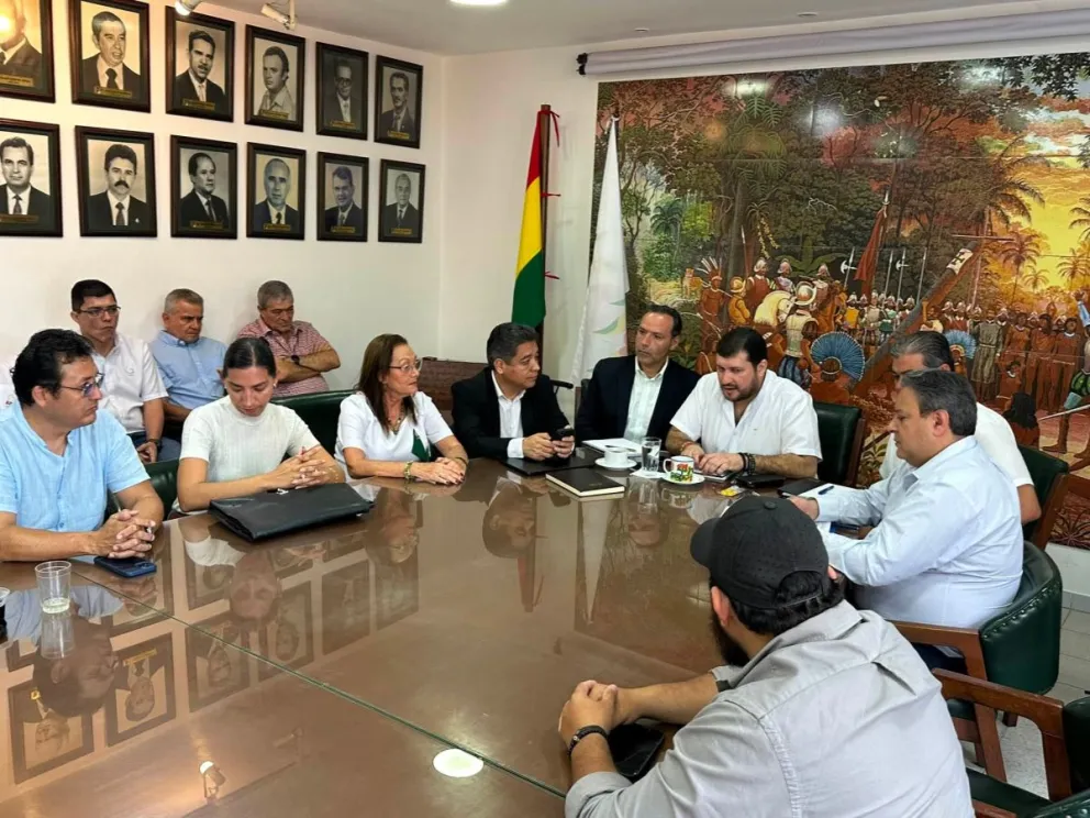 Reunión de los dirigentes cívicos, agroindustriales y gobierno. Foto: Comité Pro Santa CRuz