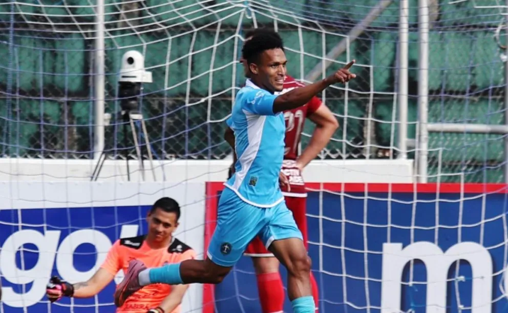 Carlos Preciado celebra el trecer gol del cuadro de San Antonio. Foto. Agencia Marka Registrada