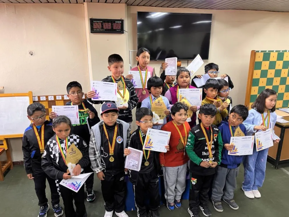 Los premiados del torneo. Foto: Federación Boliviana de Ajedrez.