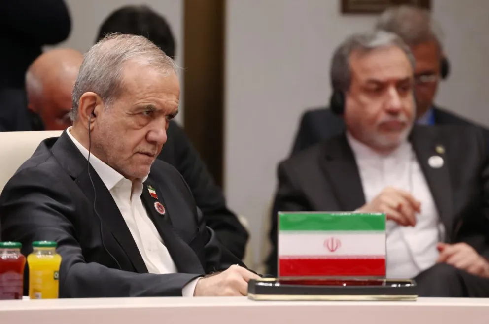 El presidente iraní Masud Pezeshkian (i), este martes durante una sesión de la Cumbre de la Organización de Cooperación de Shanghái (OCS) 2026 en Biskek, Kirguistán. Foto: EFE