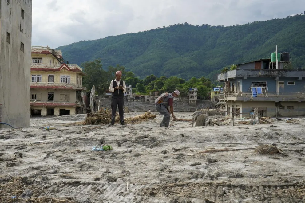 Devighat, Nepal, 31 de agosto de 2026, tras la riada. El torrente sepultó secciones enteras de esta aldea del centro de Nepal bajo metros de lodo, piedras y escombros. Foto: EFE 