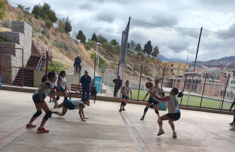Uno de los partidos del macrodistrito sur. Foto: Torneo Colegial de Vóley.