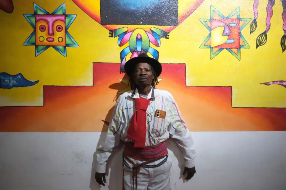 Richard Contreras, afrodescendiente boliviano, asiste a un acto en la gobernación este martes, en La Paz (Bolivia). Foto: EFE