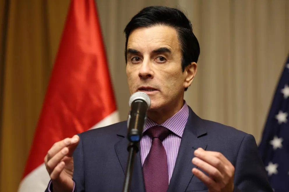 El canciller de Perú, Carlos Espá, durante una rueda de prensa, en Lima (Perú). Foto: EFE