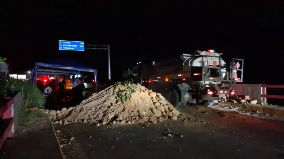 Un punto de bloqueo en Yapacaní, Santa Cruz. Foto: Periodista Daniel Román