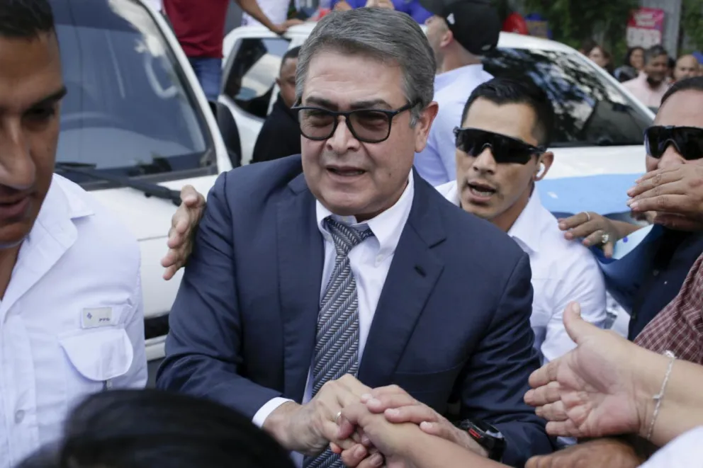 El expresidente de Honduras Juan Orlando Hernández fue captado este 1 de septiembre, antes de una audiencia del proceso por presunto fraude y lavado de activos, en Tegucigalpa (Honduras). Foto: EFE