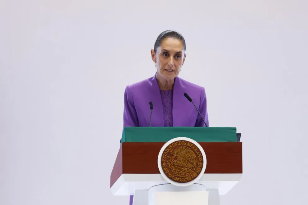 La presidenta de México, Claudia Sheinbaum, habla durante su segundo informe de gobierno este martes en Palacio Nacional, en la Ciudad de México (México). Foto: EFE