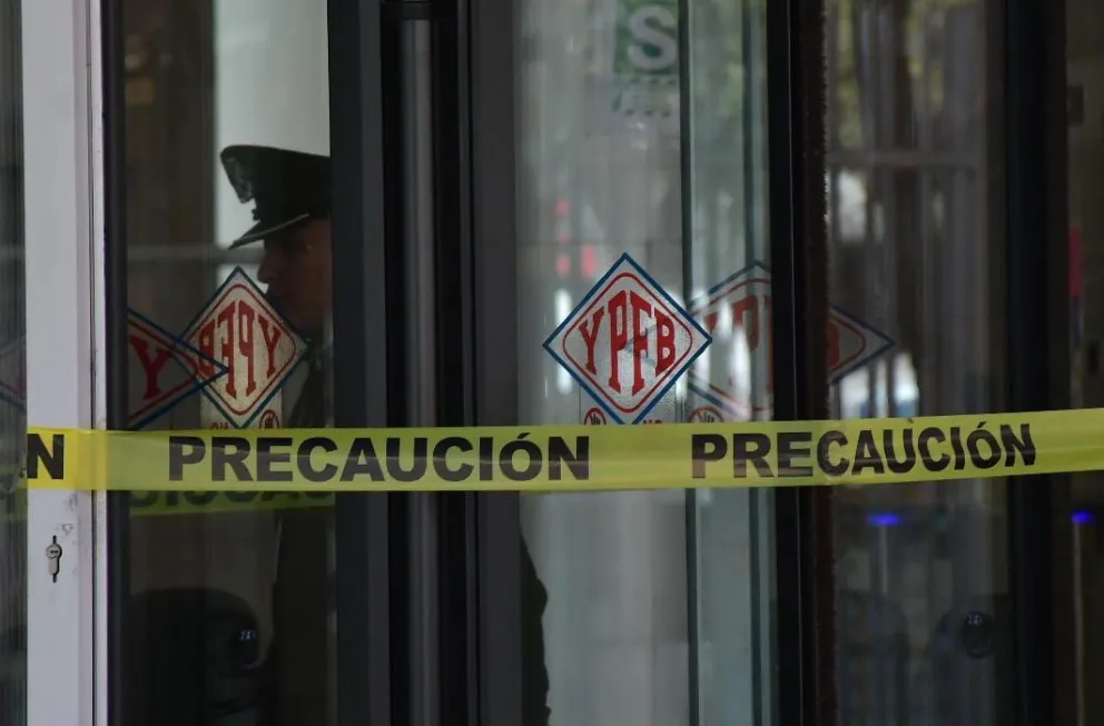 El Gobierno emitió un decreto para intervenir YPFB. Foto: APG 