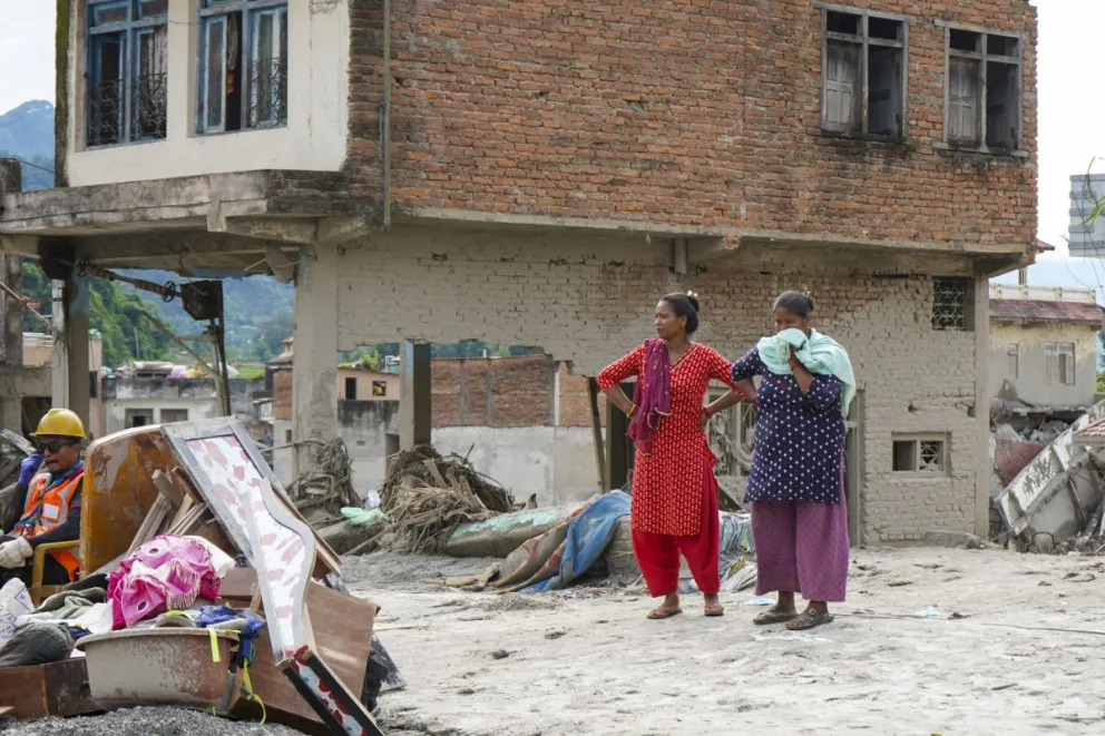 Vista de la situación en Devighat, Nepal, 2 de septiembre de 2026, una de las aldeas afectadas por la avalancha de agua y rocas. Foto: EFE