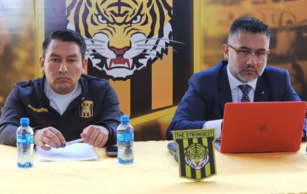 José Gudiño (izq.) y Danny López durante la conferencia de prensa. Foto: Captura de pantalla (Futbolmanía)
