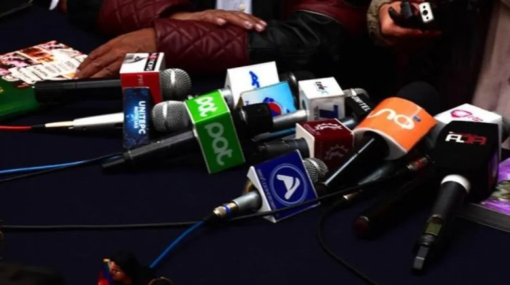 Micrófonos de medios de comunicación. Foto: RRSS/Opinión
