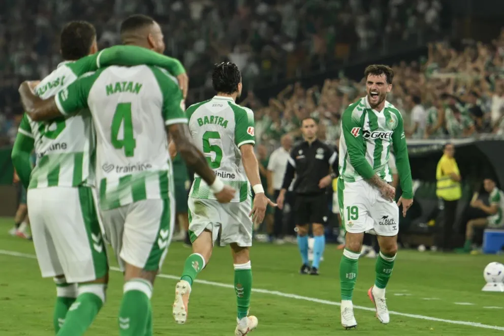 El Betis celebra el gol de la victoria. Foto: EFE.