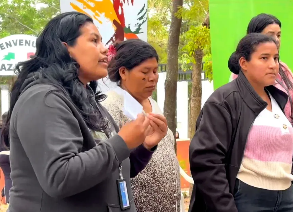 Un grupo de mujeres indígenas pidió este sábado al Estado paraguayo el pleno reconocimiento de las parteras y el respeto de sus saberes ancestrales. Foto: EFE