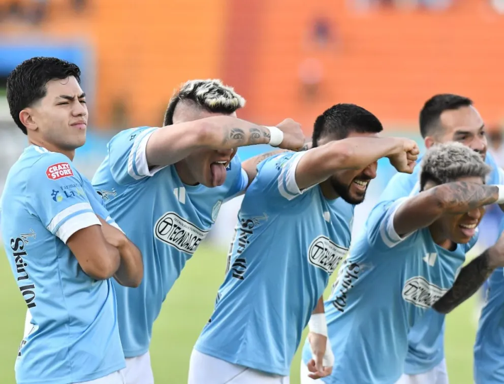 La celebración de los celestes en el segundo gol del atacante Rangel. Foto: APG