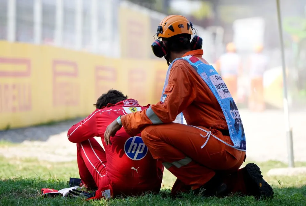 Charles Leclerc, piloto de Ferrari, se lamenta tras el accidente que sufrió en el GP de Italia. Crédito: Formula1