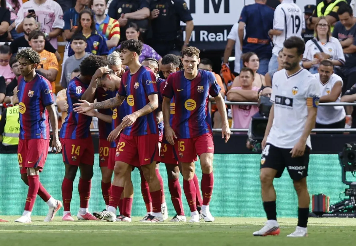 Barcelona win away at Valencia to move alone to the top of La Liga