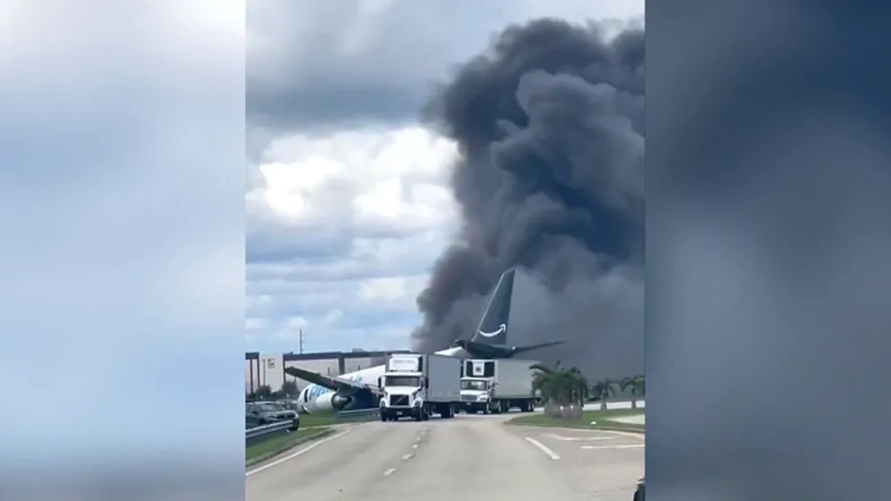 Un avión de carga Boeing 767 de la compañía Amazon se salió de la pista de aterrizaje del Aeropuerto Internacional de Miami, sin reporte de víctimas mortales. Foto: EFE