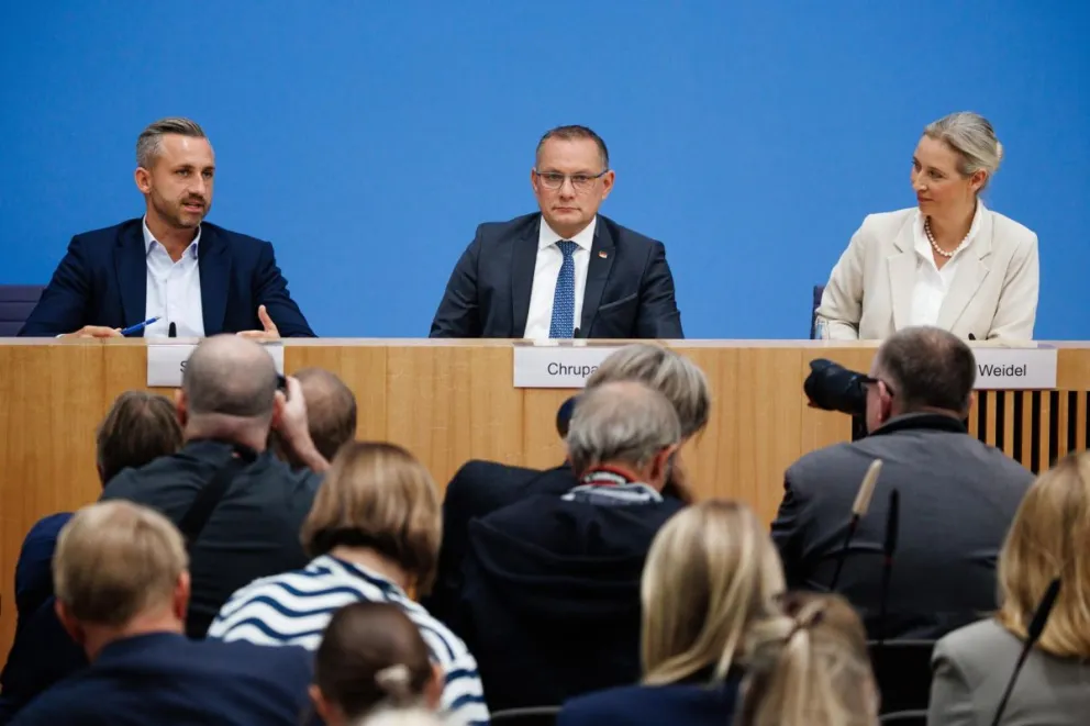 Siegmund en una rueda de prensa en Berlín con los copresidentes de la AfD, Alice Weidel y Tino Chrupalla. Foto: EFE/