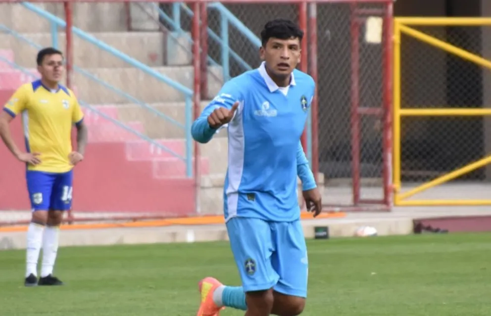 Kevin Mérida celebra el gol del triunfo para el conjunto de San Antonio. Foto: Agencia Marka Registrada