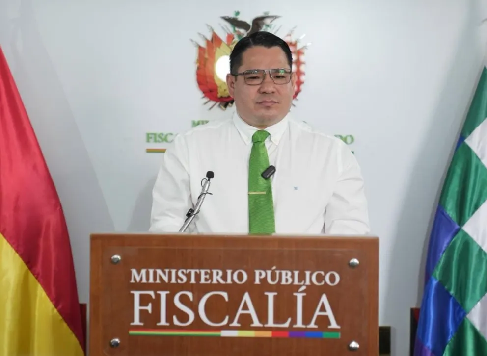 El fiscal general del Estado, Roger Mariaca, en conferencia de prensa. Foto FGE