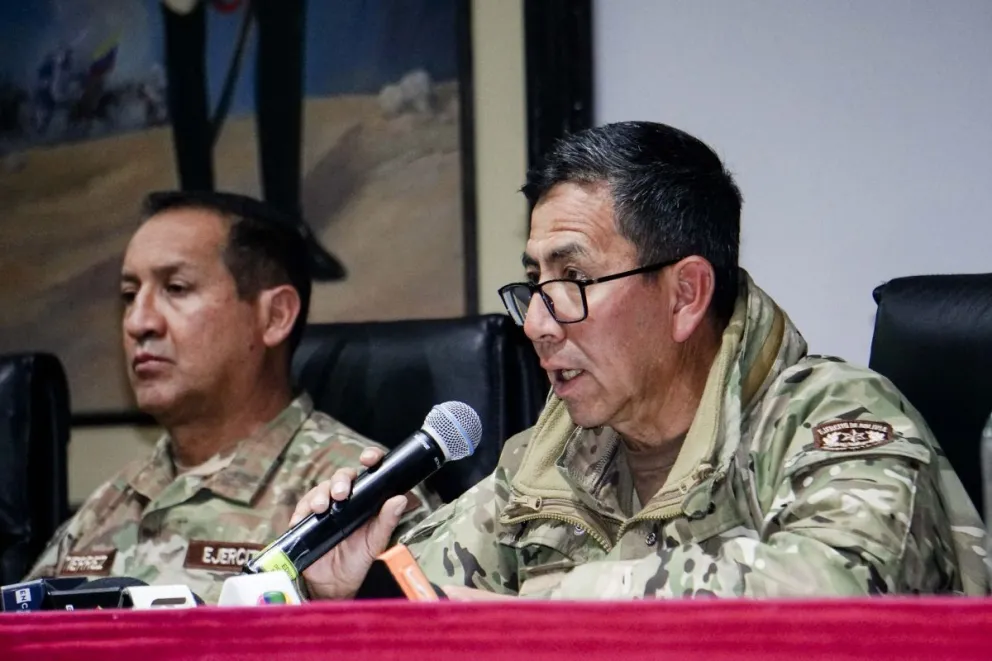 El comandante en jefe del Ejército, Héctor Alejandro Alarcón, en un anterior conferencia de prensa. Foto: AGP 