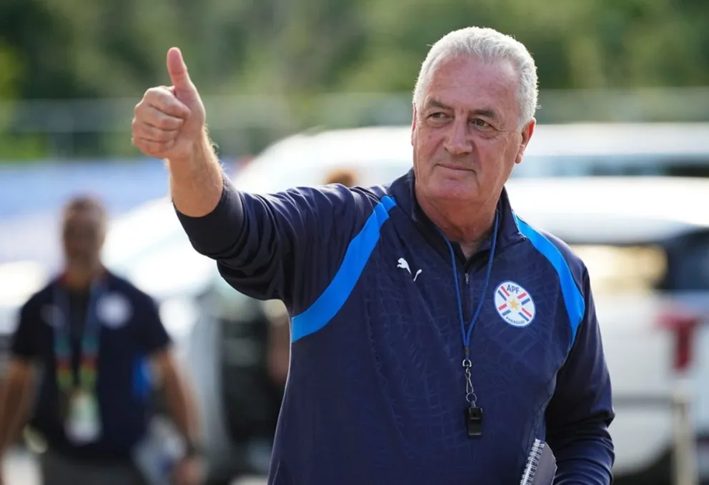 Gustavo Alfaro aún no aseguró su continuidad en el seleccionado paraguayo. Foto: LA