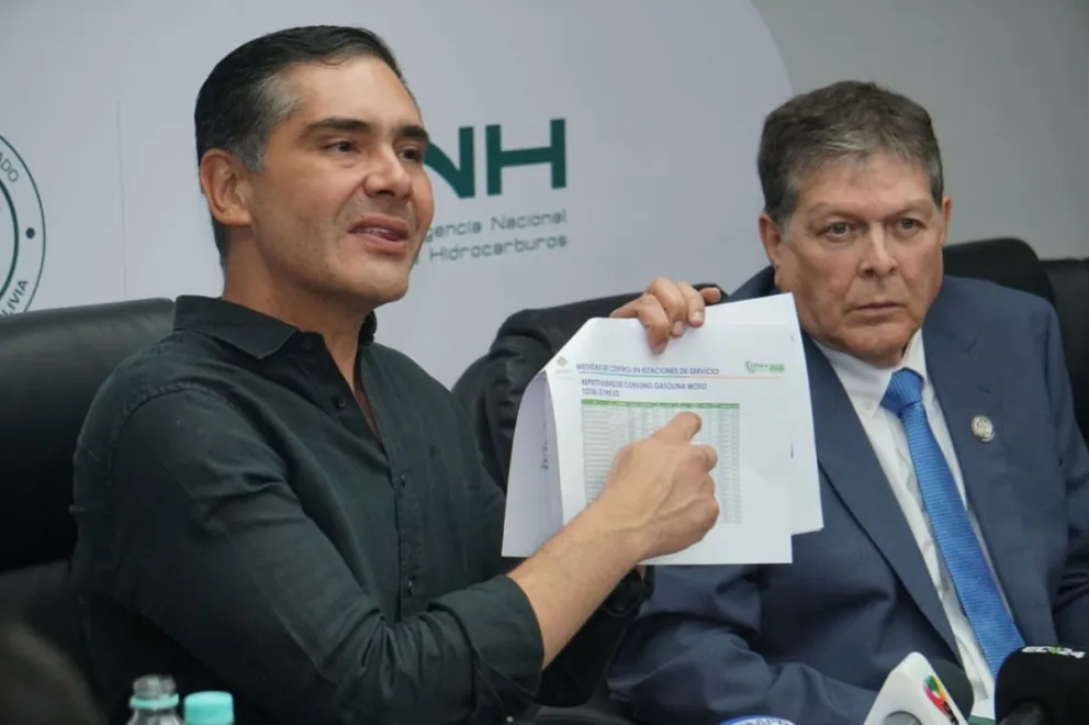 Los ministros Justiniano y Blanco en rueda de prensa, este jueves. Foto: APG 