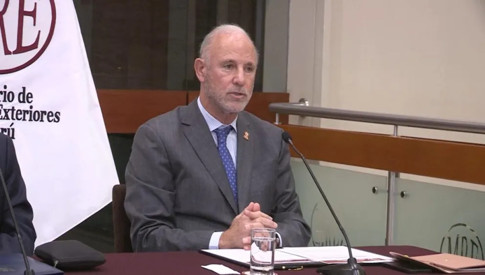 Captura de video del exministro de Relaciones Exteriores de Perú Javier González-Olaechea en la presentación de su candidatura para ser director general de la Organización Internacional del Trabajo. EFE