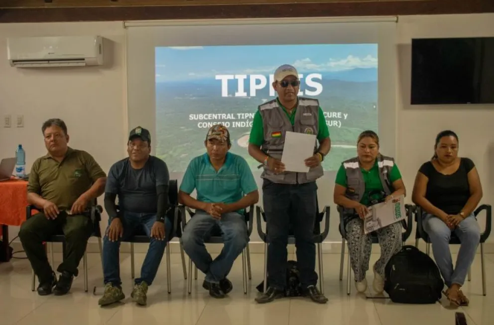 Los representantes indígenas reunidos este sábado en el municipio de Trinidad. Foto: CENDA