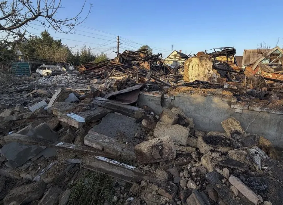 Vista del lugar donde tuvo lugar un ataque ruso contra un edificio en Zaporiyia, Ucrania. Foto: EFE