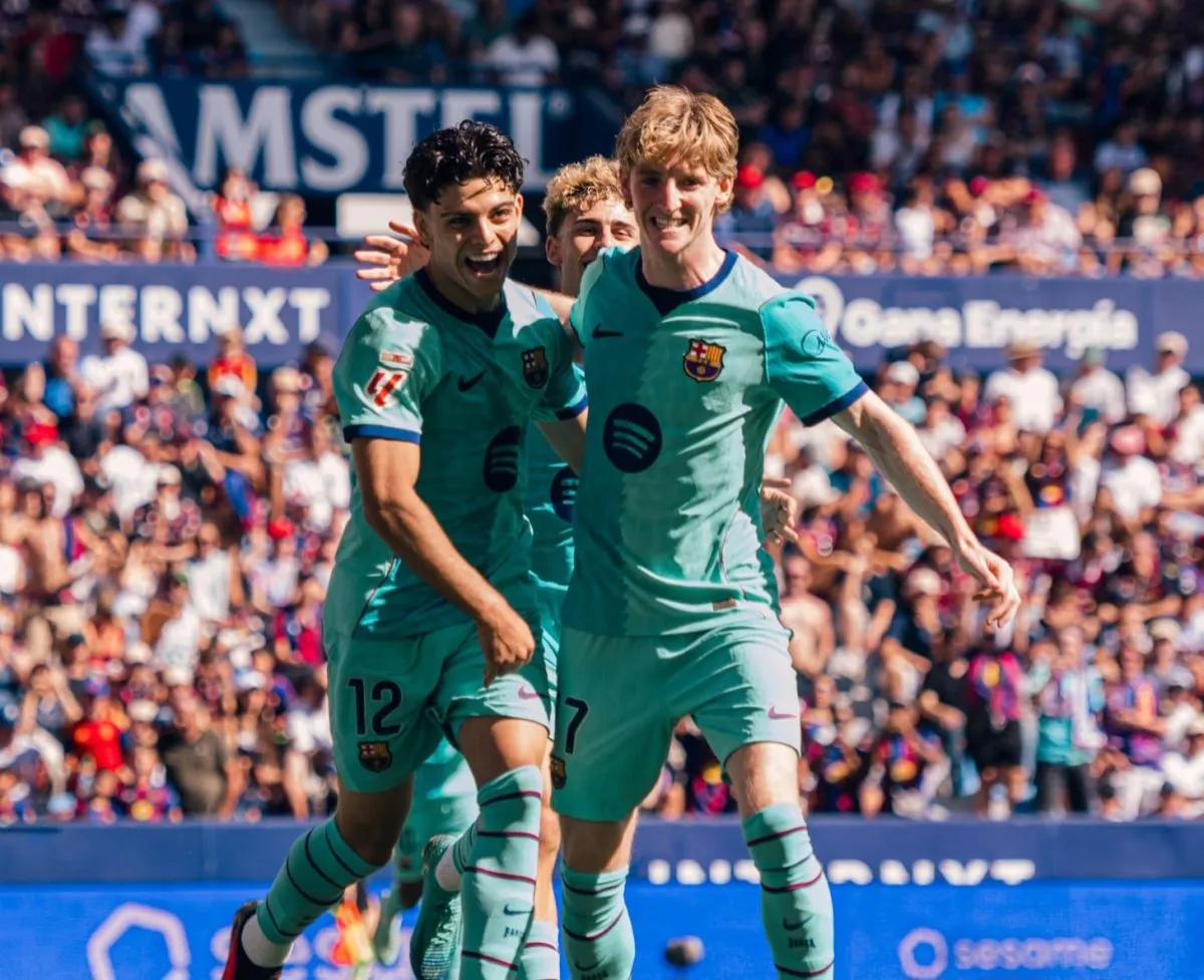 Barcelona beat Levante 4-2 to keep perfect start