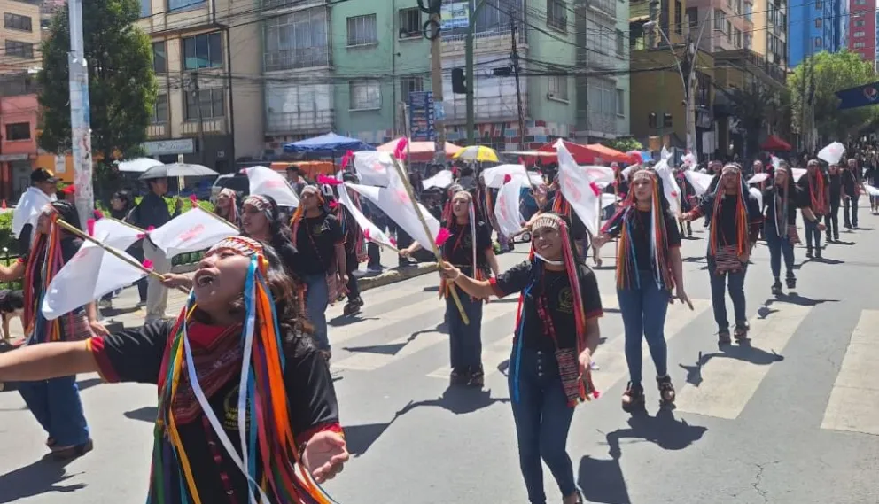 La actividad comenzó a las 09:00 en la plaza Gualberto Villarroel y se desarrolla a lo largo de la avenida Germán Busch hasta llegar a la plaza General José de San Martín, conocida como plaza Triangular.  Foto: ABI