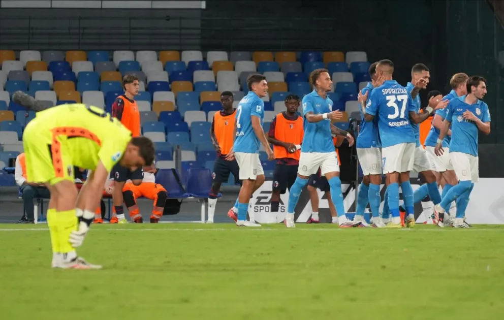 Los juagdores del Nápoles celebran el gol de Stanislav Lobotka en el Diego Armando Maradona Stadium de Nápoles, Italia. Foto: EFE