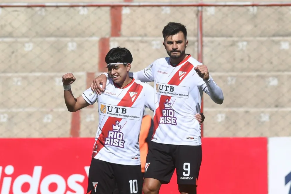 Jesús Maraude y Enrique Triverio celebran el tercer gol del compromiso. Foto: APG