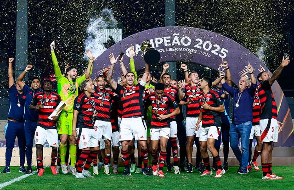 Jugadores de Flamengo celebran el título de Copa Libertadores que obtuvieron en 2025. Foto: Conmebol
