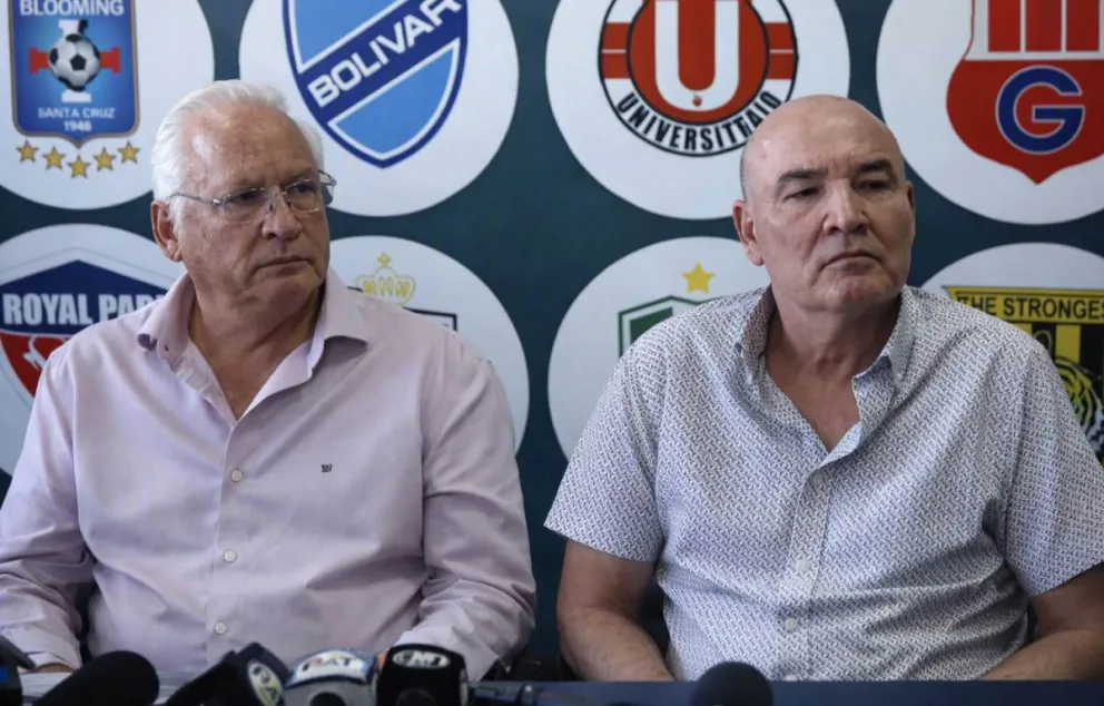 Rafael Paz (izq.), presidente de Guabirá, junto al dirigente Édgar Menacho durante la conferencia de prensa de este lunes.