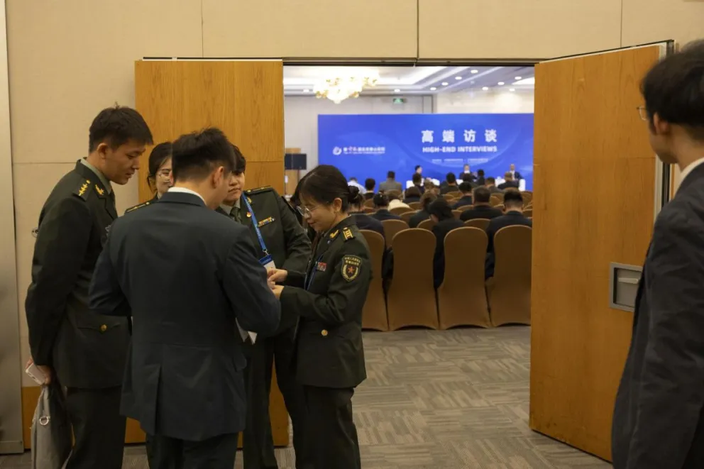 Un grupo de asistentes durante el Foro Xiangshan, el principal encuentro de diplomacia militar organizado por China. Foto: EFE