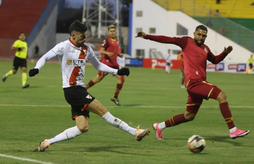 Incidencia del partido que Real Oruro y Always Ready jugaron en el estadio Jesús Bermúdez. Foto: APG