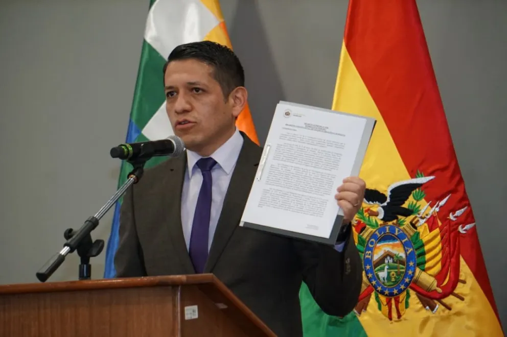 El viceministro de Transparencia, Yamil García, en conferencia de prensa. Foto APG