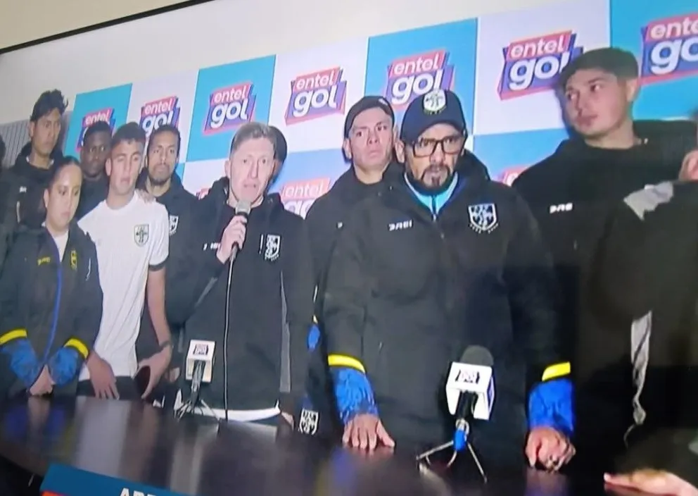 Jugadores y cuerpo técnico de ABB durante la conferencia de prensa. Foto: Captura de pantalla