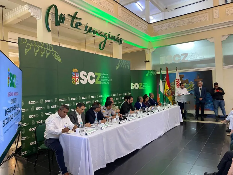 Las autoridades que asistieron al encuentro. Foto: Gobernación de Santa Cruz 