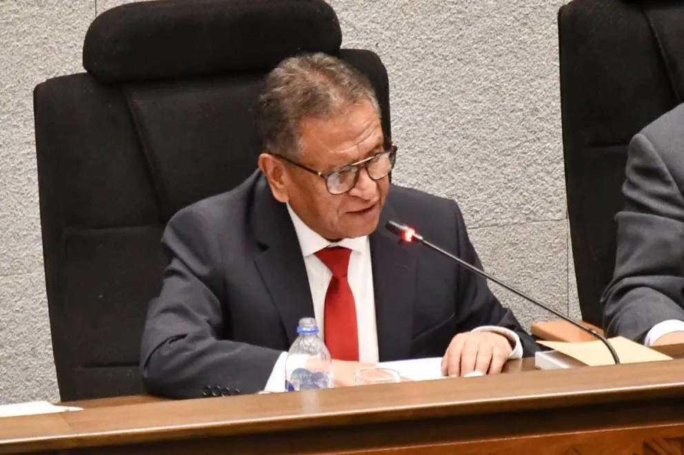 El ministro de Gobierno, Marco Antonio Oviedo, en la sesión legislativa. Foto: Ministerio de Gobierno