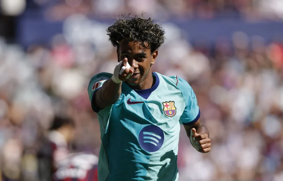 Lamine Yamal, delantero del FC Barcelona, celebra uno de sus goles que marcó en la temporada. Foto: EFE