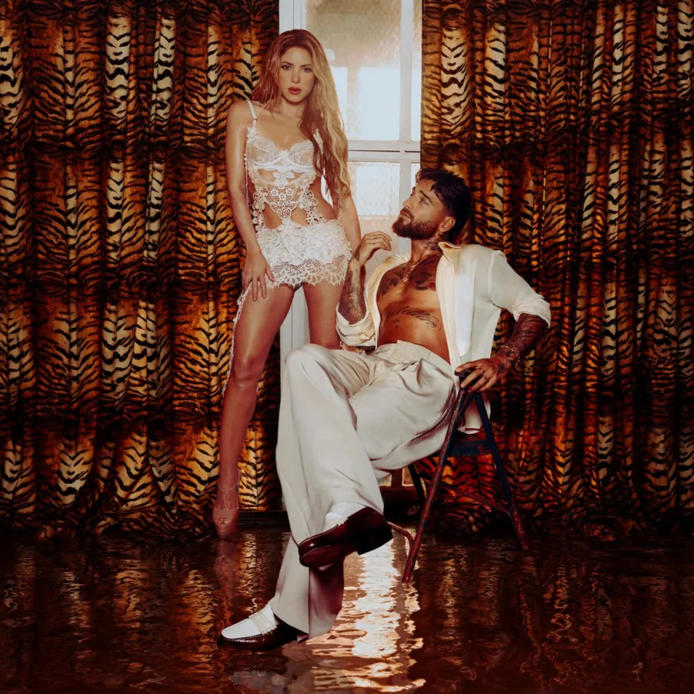 Fotografía cedida este 17 de septiembre por @phraa en la que aparecen los cantantes colombianos Shakira y Maluma quienes lanzan su colaboración 'Agua', un merengue que mantiene vivos sus trabajos atemporales. EFE