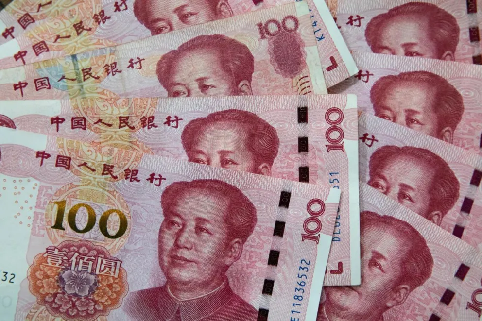 Billetes chinos de 100 yuanes en Pekín, China, el 5 de agosto de 2019. Foto: EFE 