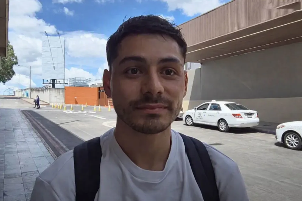 Darwim Lom a su llegada a su llegada a Ciudad de Guatemala. Foto: Captura de video