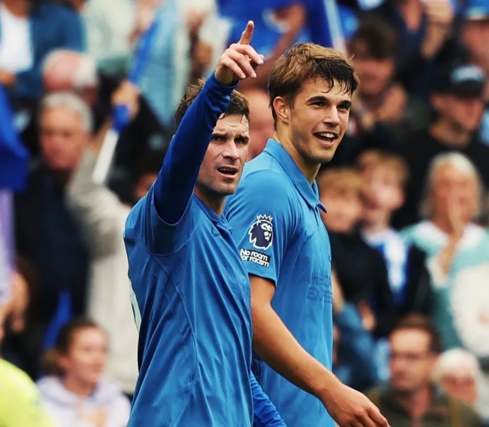 Jugadores del Brighton celebran el segundo gol. Foto: CB
